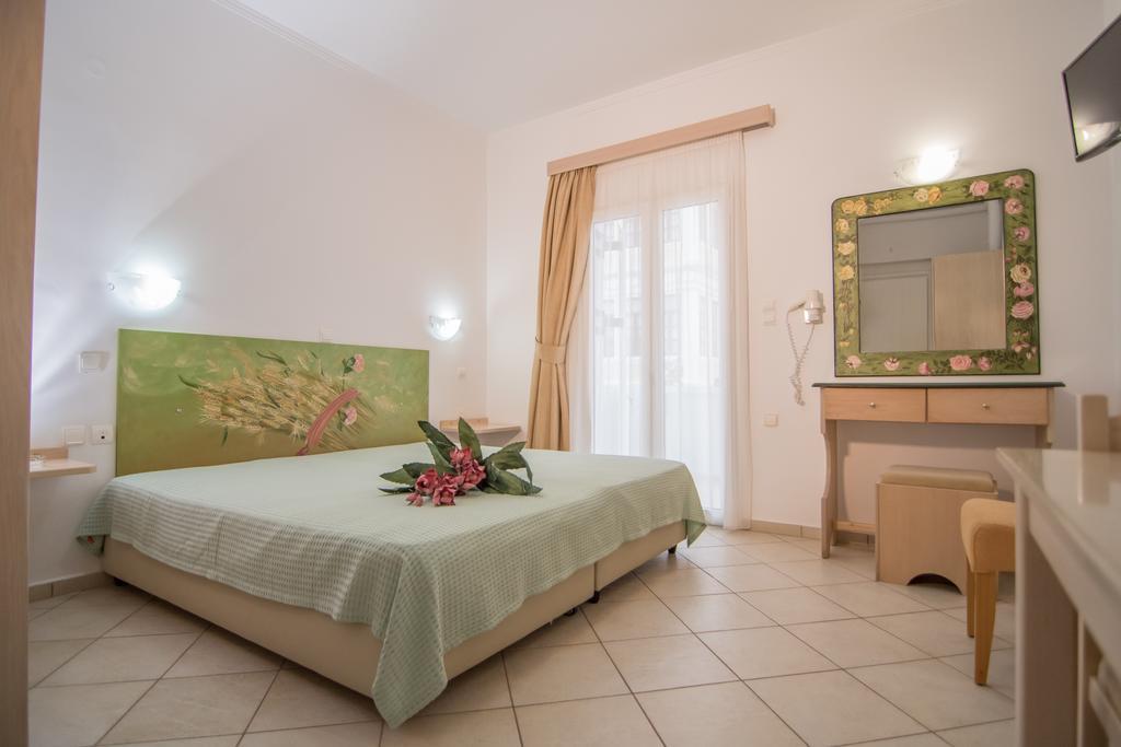 Manto Studios Palaiochora Oda fotoğraf